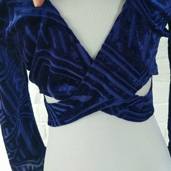 Sparkle & Fade Tops - Velvet Crop Top with open Back